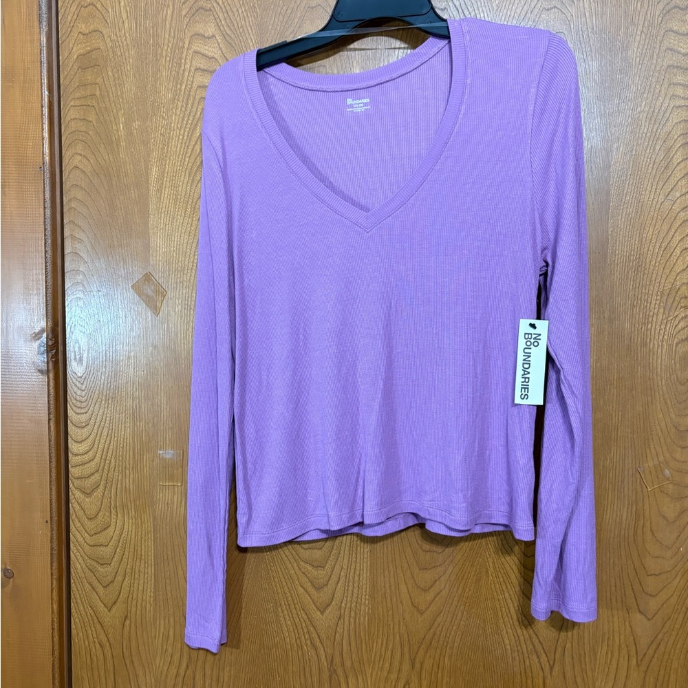 No Boundaries Women's Lavender Long Sleeve V-Neck Top